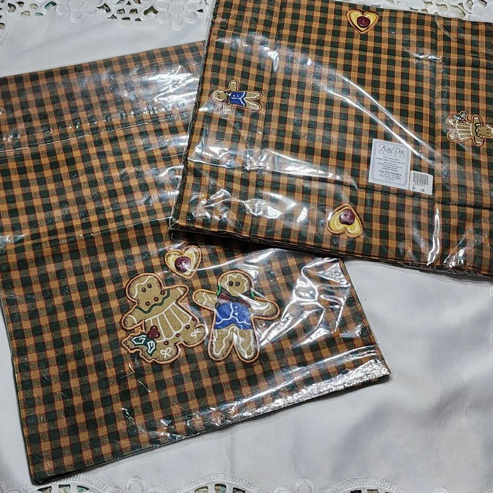 Kay Dee Designs Gingerbread Plaid Table Runner and Fabric Basket Set Christmas
